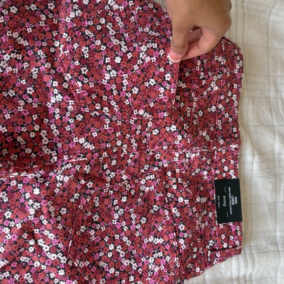 US size 2 pink floral jeans from H&M - Picture 3 of 4